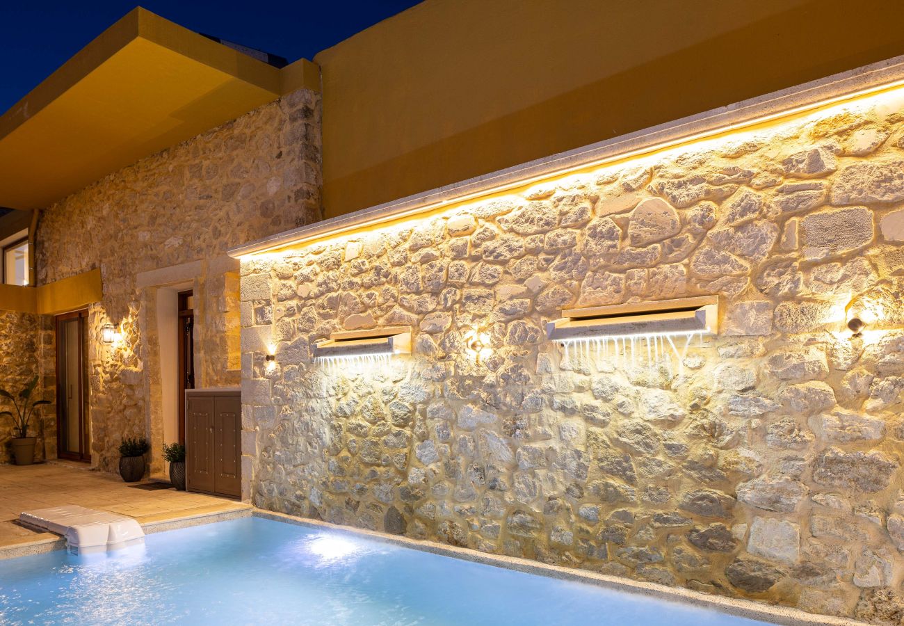 Villa à Saitoures - Villa Methorion Manor - With Private Pool