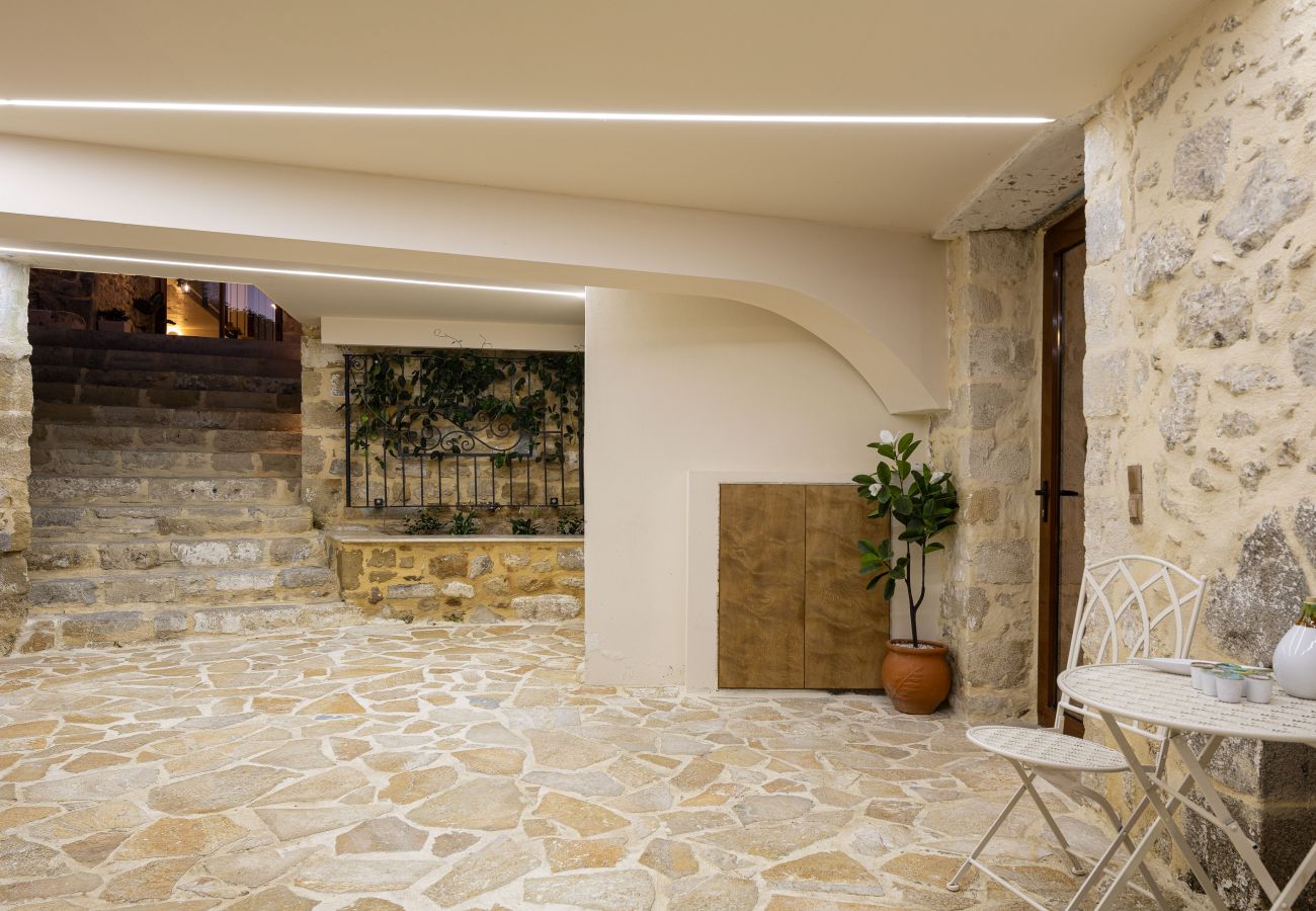 Villa à Saitoures - Villa Methorion Manor - With Private Pool