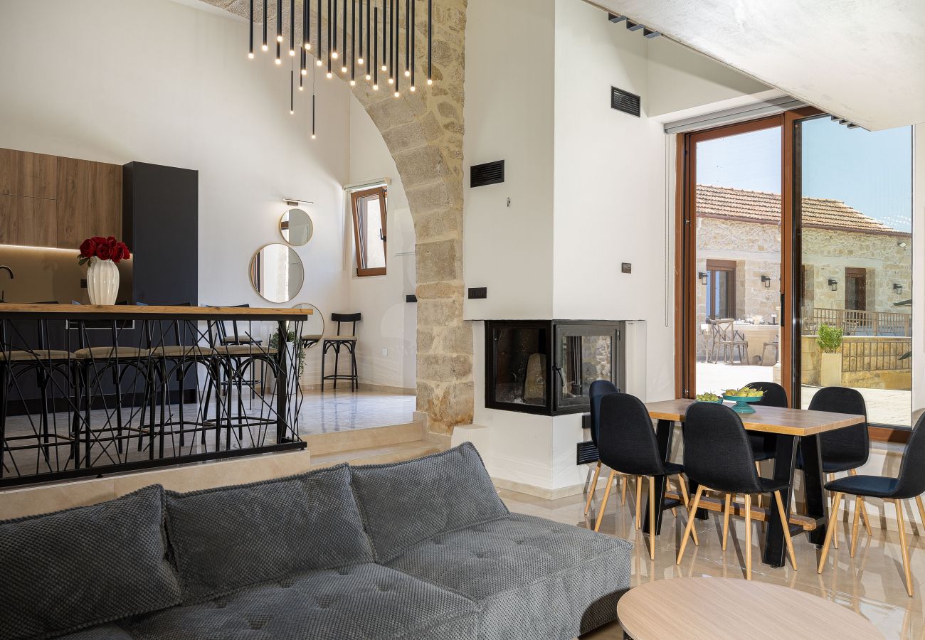 Villa à Saitoures - Villa Methorion Manor - With Private Pool