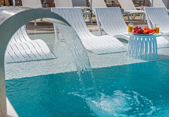 Villa in Rethymno - Luxury Villa Oasis, 11 bedrooms, Private Heated Pool & Jacuzzi Villa in Rethymno - Luxury Villa Oasis, 11 bedrooms, Private Heated Pool & Jacuzzi