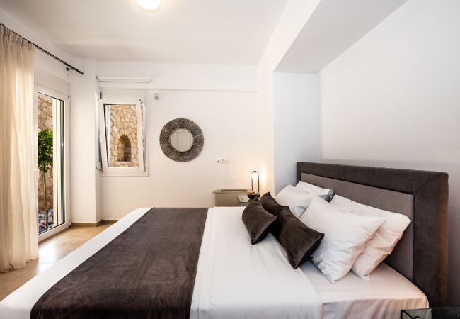Villa in Rethymno - Luxury Villa Oasis, 11 bedrooms, Private Heated Pool & Jacuzzi Villa in Rethymno - Luxury Villa Oasis, 11 bedrooms, Private Heated Pool & Jacuzzi