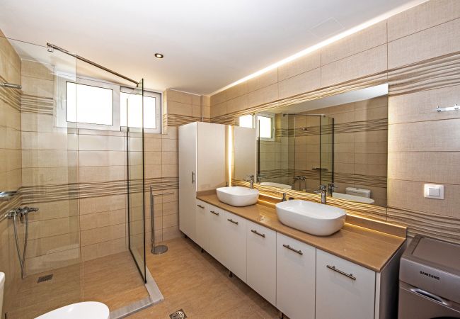 Villa in Rethymno - Luxury Villa Oasis, 11 bedrooms, Private Heated Pool & Jacuzzi Villa in Rethymno - Luxury Villa Oasis, 11 bedrooms, Private Heated Pool & Jacuzzi