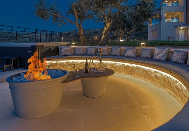 Villa in Rethymno - Luxury Villa Oasis, 11 bedrooms, Private Heated Pool & Jacuzzi Villa in Rethymno - Luxury Villa Oasis, 11 bedrooms, Private Heated Pool & Jacuzzi
