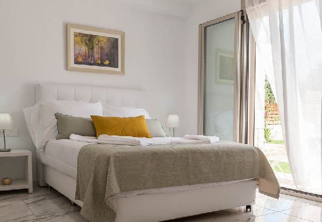Villa in Rethymno - Villa Prima - With Private Heated Pool & Jacuzzi  Villa in Rethymno - Villa Prima - With Private Heated Pool & Jacuzzi