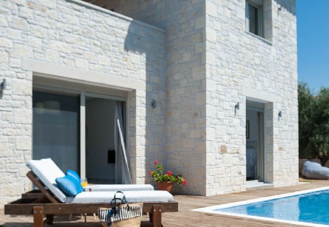 Villa in Rethymno - Villa Prima - With Private Heated Pool & Jacuzzi  Villa in Rethymno - Villa Prima - With Private Heated Pool & Jacuzzi