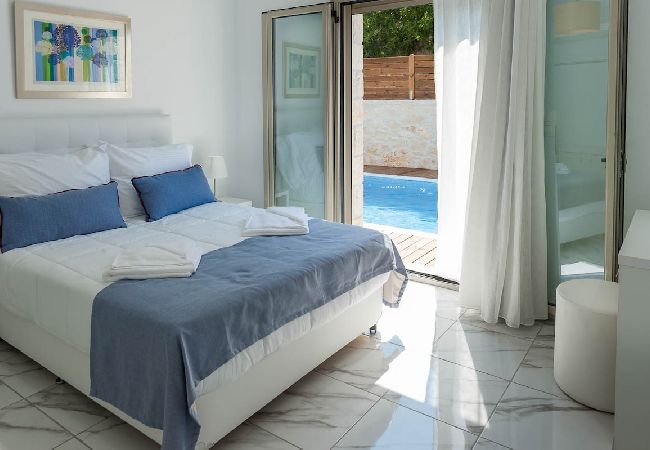 Villa in Rethymno - Villa Prima - With Private Heated Pool & Jacuzzi  Villa in Rethymno - Villa Prima - With Private Heated Pool & Jacuzzi