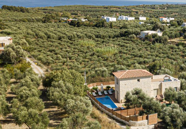 Villa in Rethymno - Villa Prima - With Private Heated Pool & Jacuzzi  Villa in Rethymno - Villa Prima - With Private Heated Pool & Jacuzzi