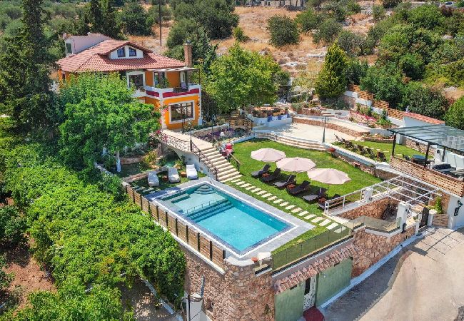Villa in Gerani - Villa Staras -  Private Heated Pool Near The Beach  Villa in Gerani - Villa Staras -  Private Heated Pool Near The Beach