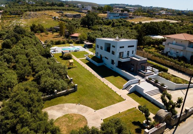 Villa in Tria Monastiria - Villa Sfedami - Pool with Children Safety Fence Villa in Tria Monastiria - Villa Sfedami - Pool with Children Safety Fence