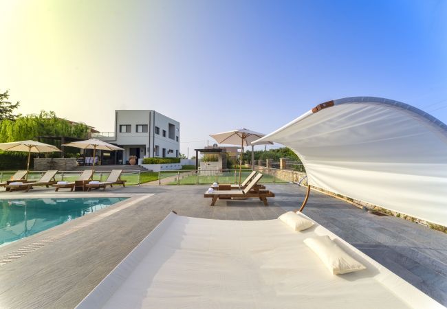 Villa in Tria Monastiria - Villa Sfedami - Pool with Children Safety Fence Villa in Tria Monastiria - Villa Sfedami - Pool with Children Safety Fence