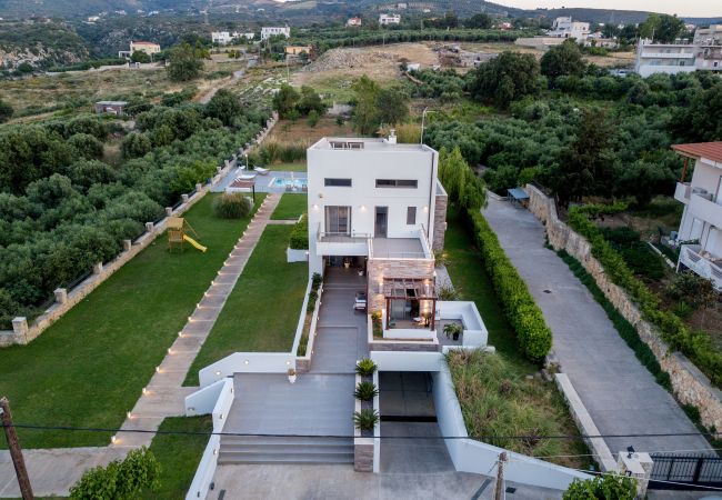 Villa in Tria Monastiria - Villa Sfedami - Pool with Children Safety Fence Villa in Tria Monastiria - Villa Sfedami - Pool with Children Safety Fence