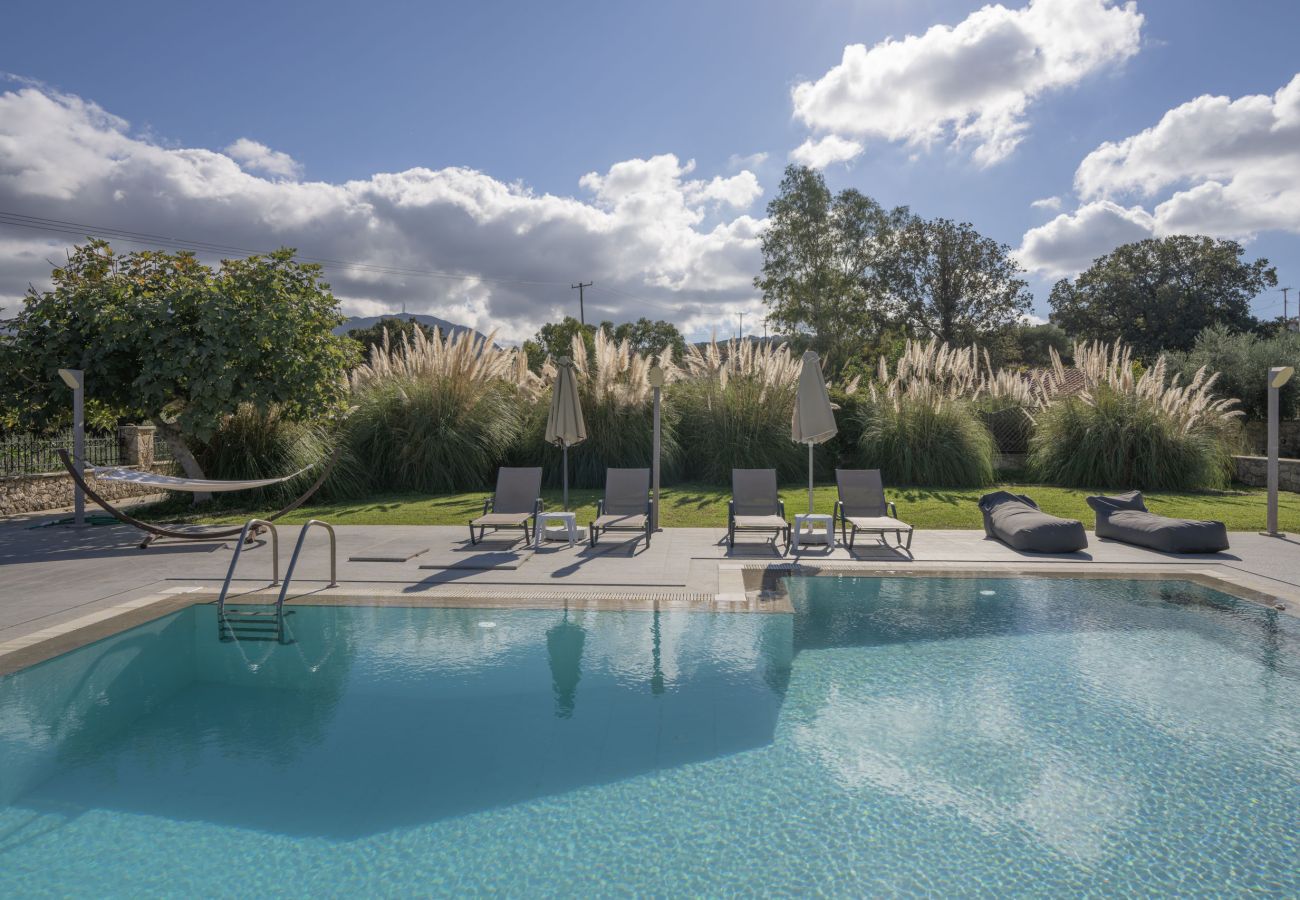 Villa in Tria Monastiria - Villa Sfedami - Pool with Children Safety Fence