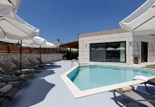 Villa in Perama - Villa Chnaris - Private Pool and Sauna  Villa in Perama - Villa Chnaris - Private Pool and Sauna