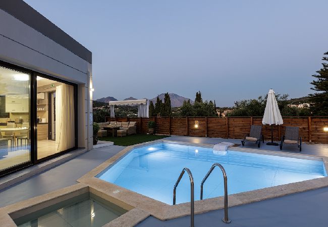 Villa in Perama - Villa Chnaris - Private Pool and Sauna  Villa in Perama - Villa Chnaris - Private Pool and Sauna
