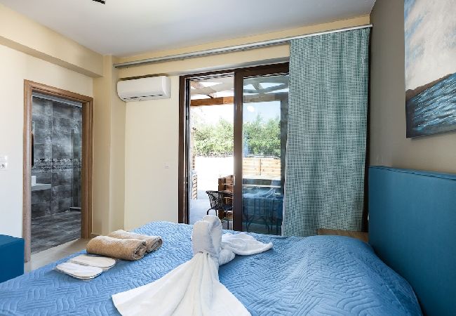 Villa in Perama - Villa Chnaris - Private Pool and Sauna  Villa in Perama - Villa Chnaris - Private Pool and Sauna