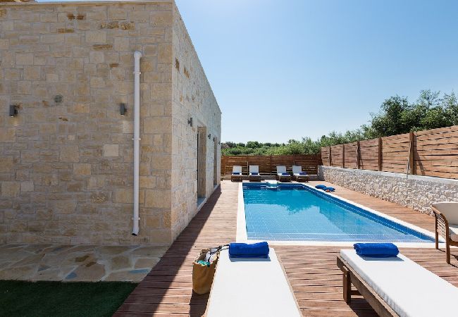 Villa in Rethymno - Villa Vera - With Private Pool & Jacuzzi  Villa in Rethymno - Villa Vera - With Private Pool & Jacuzzi