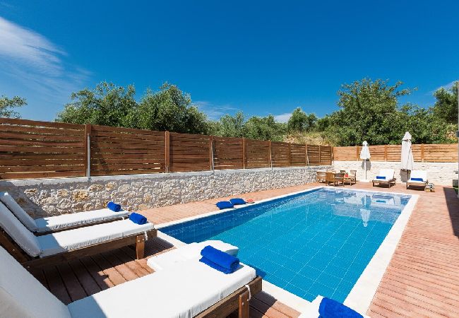 Villa in Rethymno - Villa Vera - With Private Pool & Jacuzzi  Villa in Rethymno - Villa Vera - With Private Pool & Jacuzzi