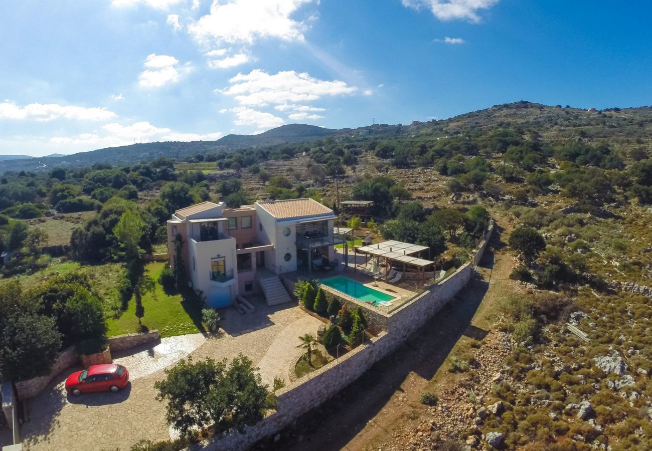 Villa in Gerani - Villa Serenity - With Private Heated Pool 