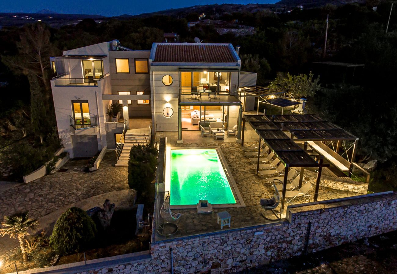 Villa in Gerani - Villa Serenity - With Private Heated Pool 
