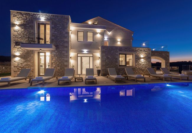 Villa in Eleftherna - GRAND RESORT VILLA - With Private Pool Villa in Eleftherna - GRAND RESORT VILLA - With Private Pool