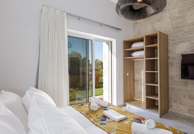 Villa in Pigi - Mandana Villa - With Private Pool & Jacuzzi Villa in Pigi - Mandana Villa - With Private Pool & Jacuzzi