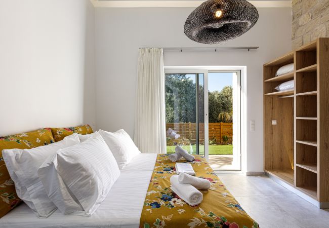 Villa in Pigi - Mandana Villa - With Private Pool & Jacuzzi Villa in Pigi - Mandana Villa - With Private Pool & Jacuzzi