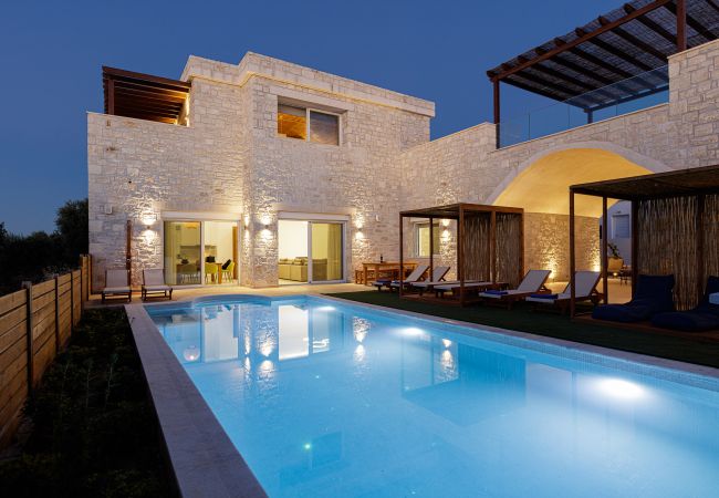 Villa in Pigi - Mandana Villa - With Private Pool & Jacuzzi Villa in Pigi - Mandana Villa - With Private Pool & Jacuzzi