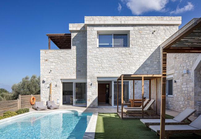 Villa in Pigi - Mandana Villa - With Private Pool & Jacuzzi Villa in Pigi - Mandana Villa - With Private Pool & Jacuzzi