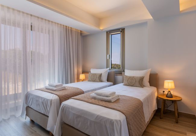Villa in Atsipopoulo - Luxury Villa Onyx - With Private Heated Pool Villa in Atsipopoulo - Luxury Villa Onyx - With Private Heated Pool