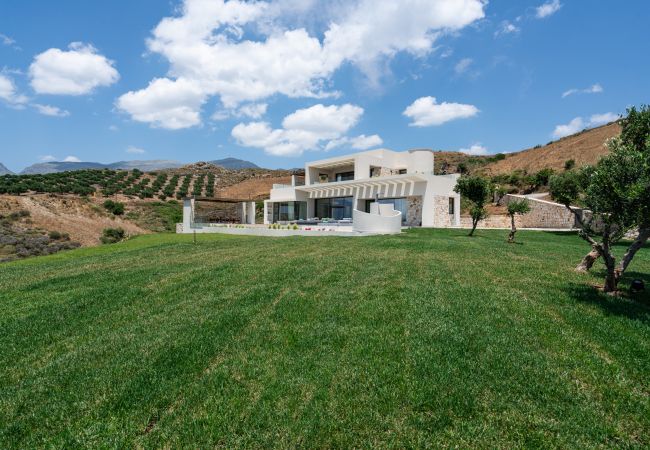 Villa in Lefkogia - Villa 7 Seas - With Amazing View Villa in Lefkogia - Villa 7 Seas - With Amazing View