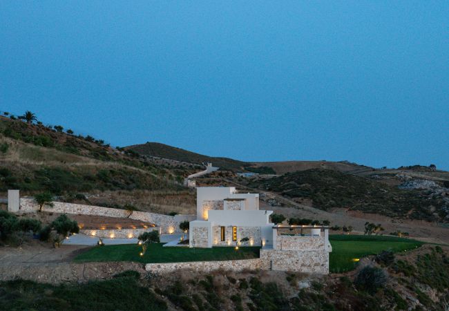 Villa in Lefkogia - Villa 7 Seas - With Amazing View Villa in Lefkogia - Villa 7 Seas - With Amazing View
