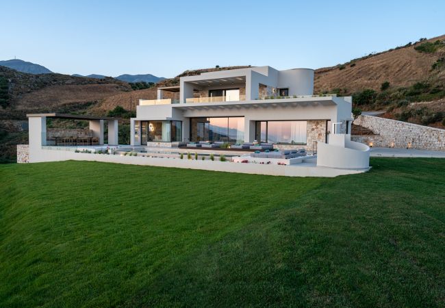 Villa in Lefkogia - Villa 7 Seas - With Amazing View Villa in Lefkogia - Villa 7 Seas - With Amazing View