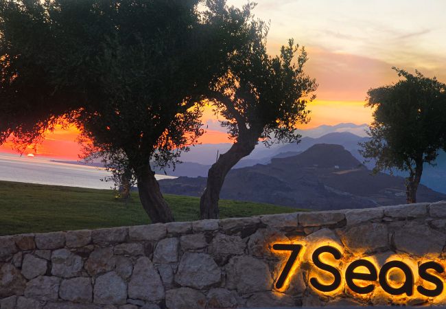 Villa in Lefkogia - Villa 7 Seas - With Amazing View Villa in Lefkogia - Villa 7 Seas - With Amazing View