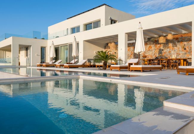 Villa in Almirida - Luxurious Villa Thyrsus - With Private Heated Pool Villa in Almirida - Luxurious Villa Thyrsus - With Private Heated Pool