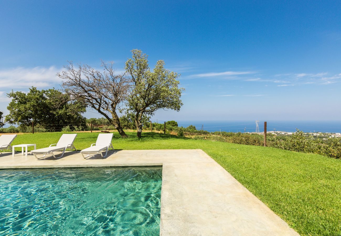 Villa in Gallos - Villa O² - With Private Heated Pool