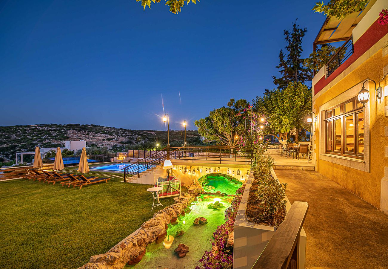 Villa in Gerani - Staras Villa - Heated Pool and Jacuzzi 