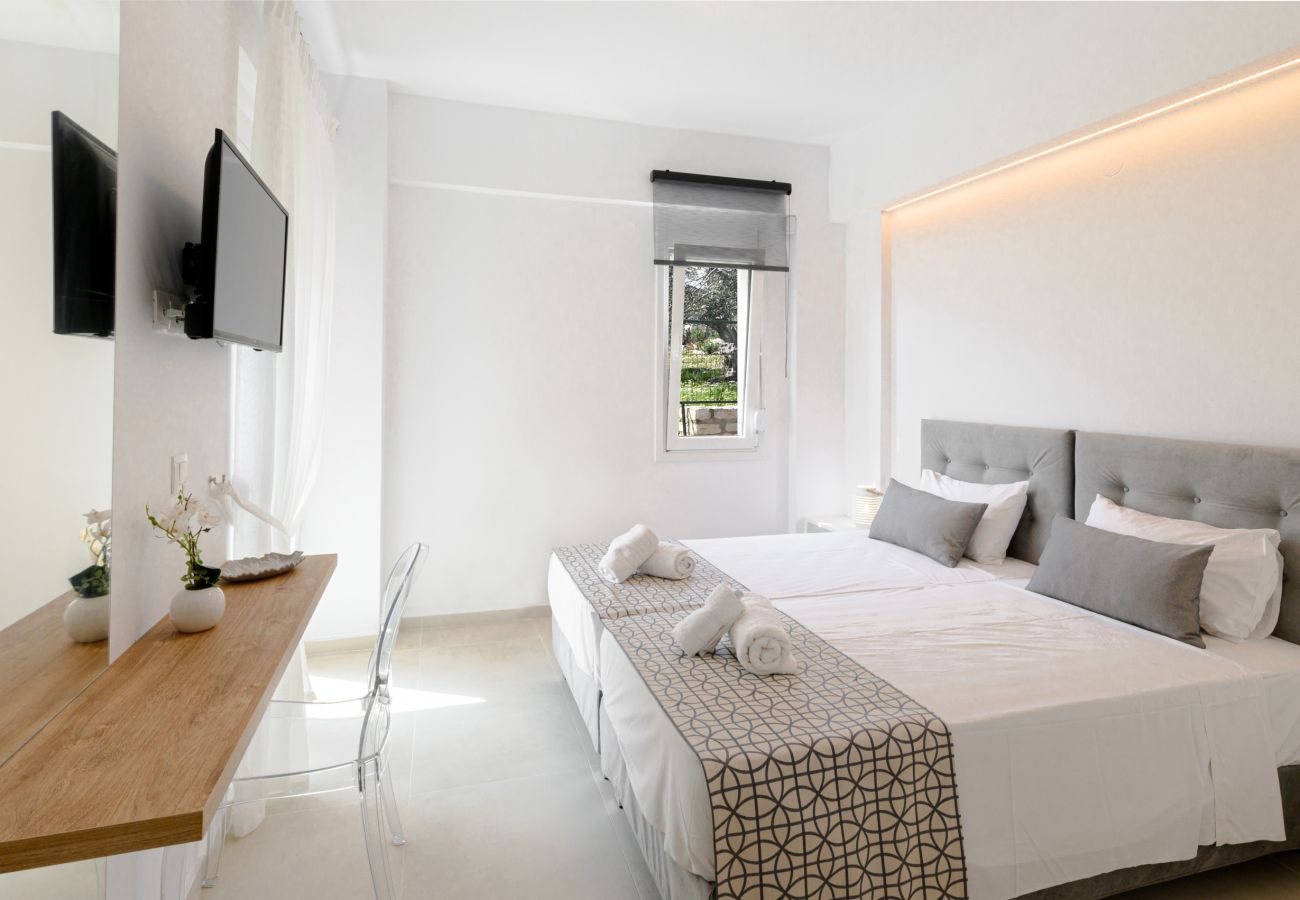 Villa in Rethymno - Luxury Oasis Villa - 11 bedrooms with Heated Pool