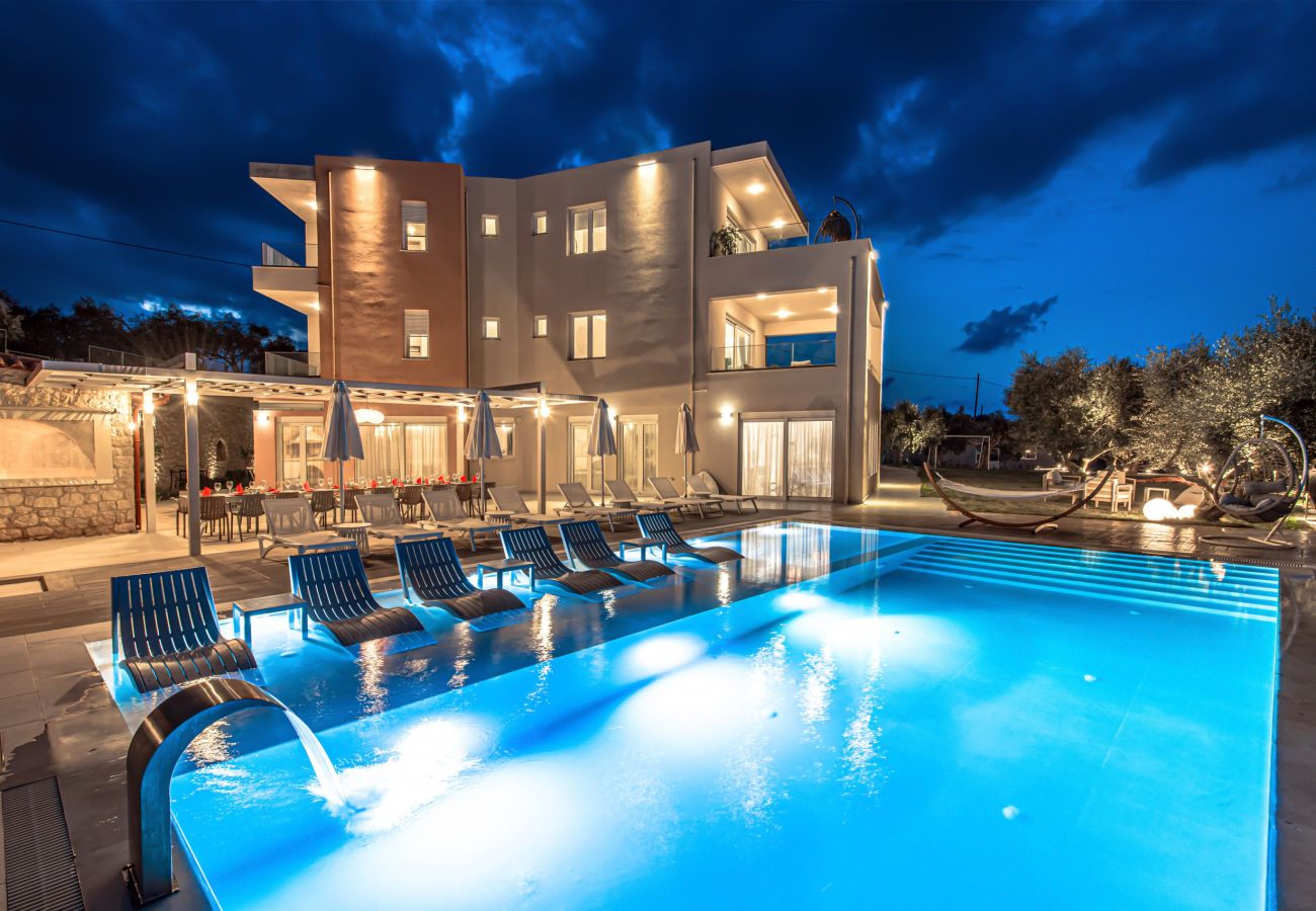 Villa in Rethymno - Luxury Oasis Villa - 11 bedrooms with Heated Pool