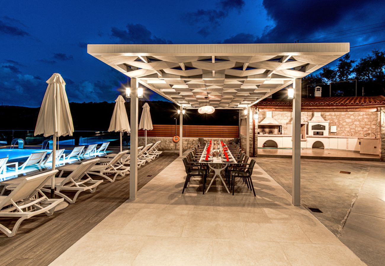 Villa in Rethymno - Luxury Oasis Villa - 11 bedrooms with Heated Pool