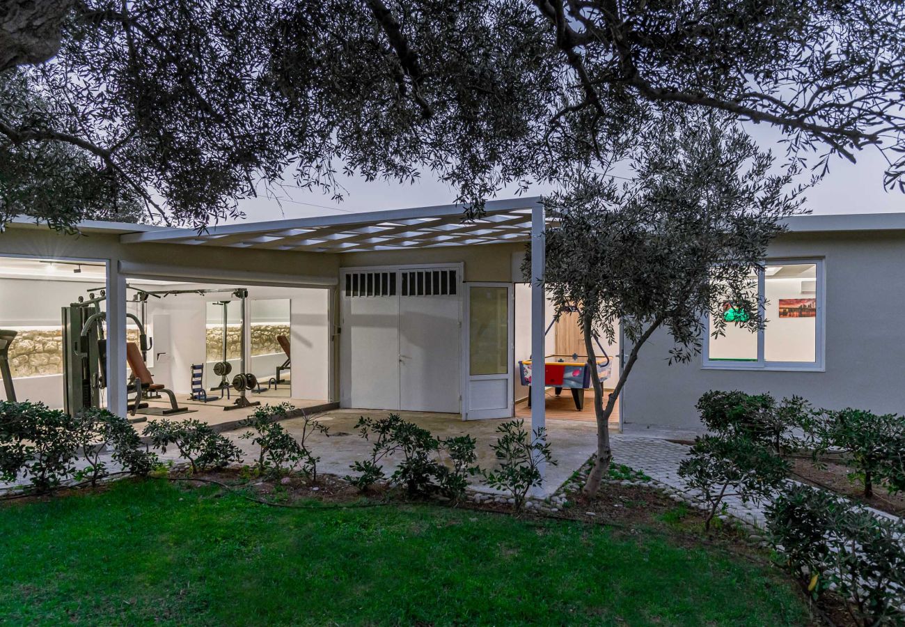 Villa in Rethymno - Luxury Oasis Villa - 11 bedrooms with Heated Pool