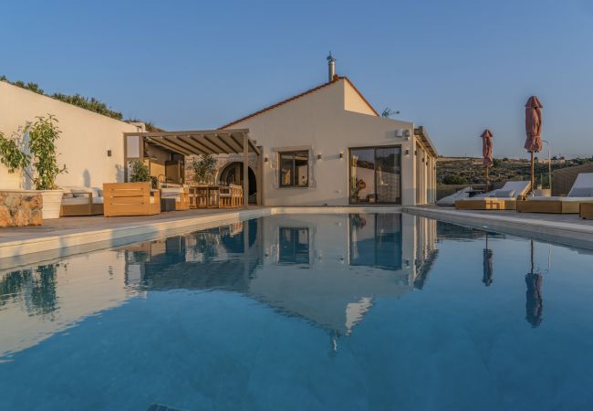 Villa in Atsipopoulo - Luxury Villa Maximos - With Private Heated Pool Villa in Atsipopoulo - Luxury Villa Maximos - With Private Heated Pool
