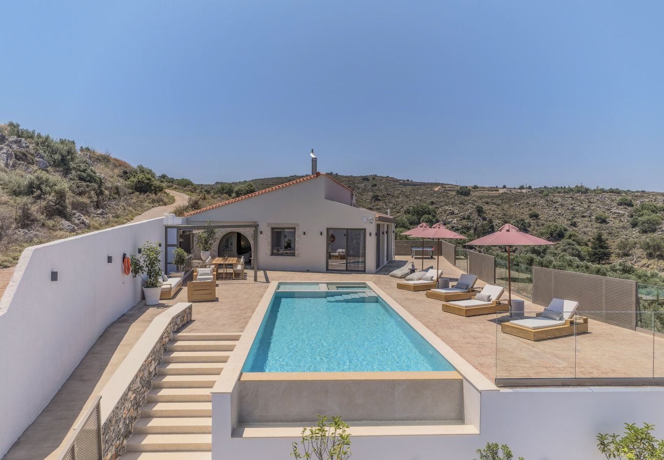 Villa in Atsipopoulo - Luxury Villa Maximos - With Private Heated Pool