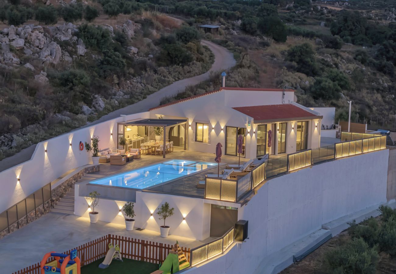 Villa in Atsipopoulo - Luxury Villa Maximos - With Private Heated Pool