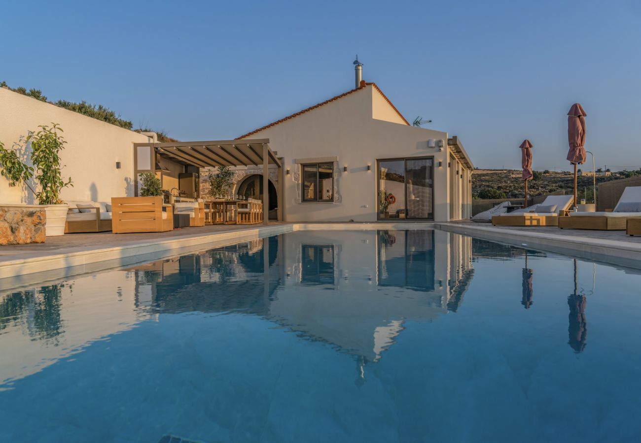 Villa in Atsipopoulo - Luxury Villa Maximos - With Private Heated Pool
