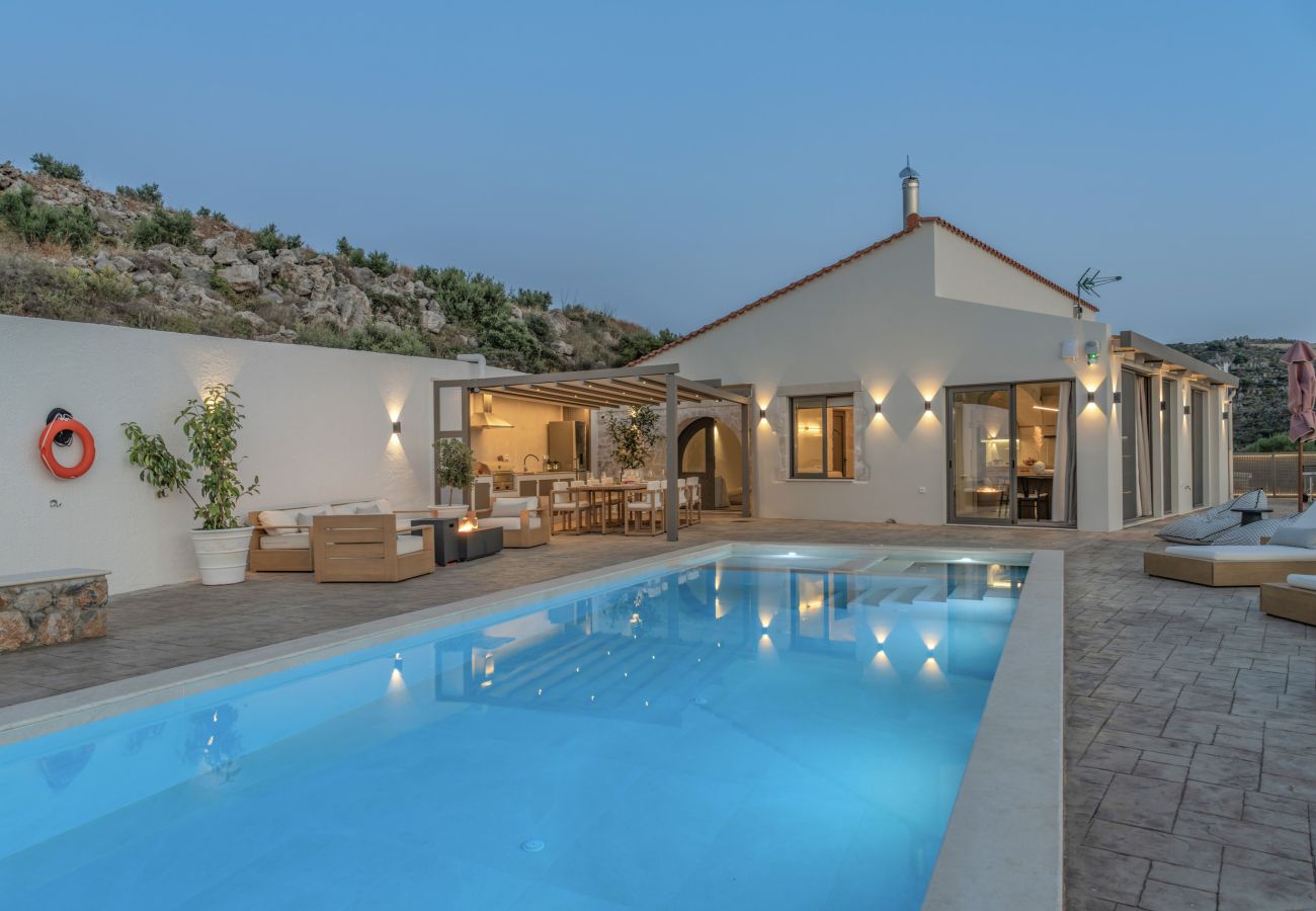 Villa in Atsipopoulo - Luxury Villa Maximos - With Private Heated Pool