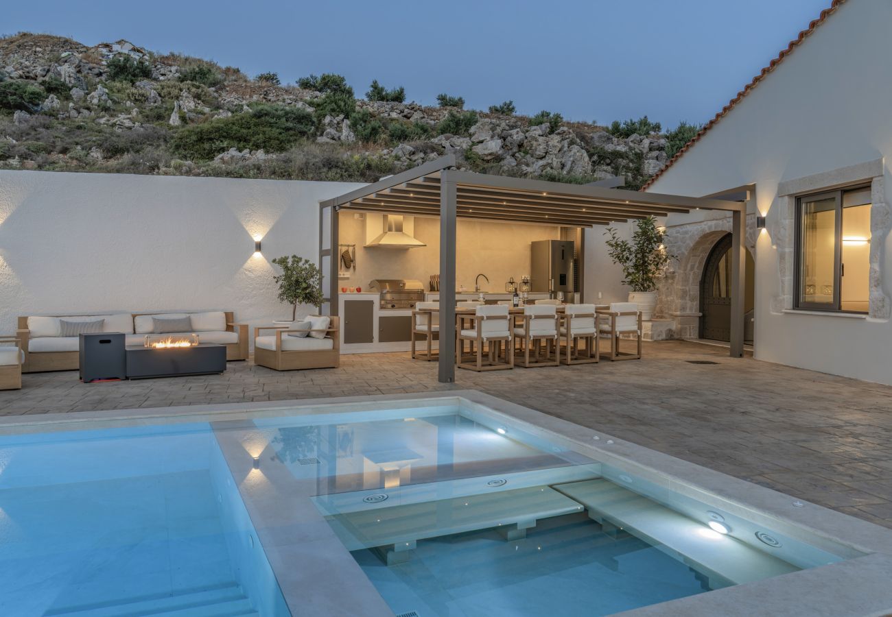 Villa in Atsipopoulo - Luxury Villa Maximos - With Private Heated Pool