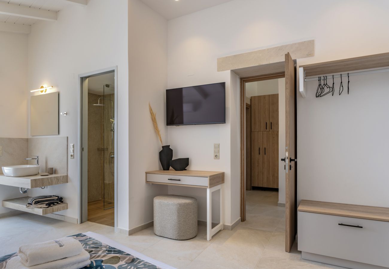 Villa in Atsipopoulo - Luxury Villa Maximos - With Private Heated Pool