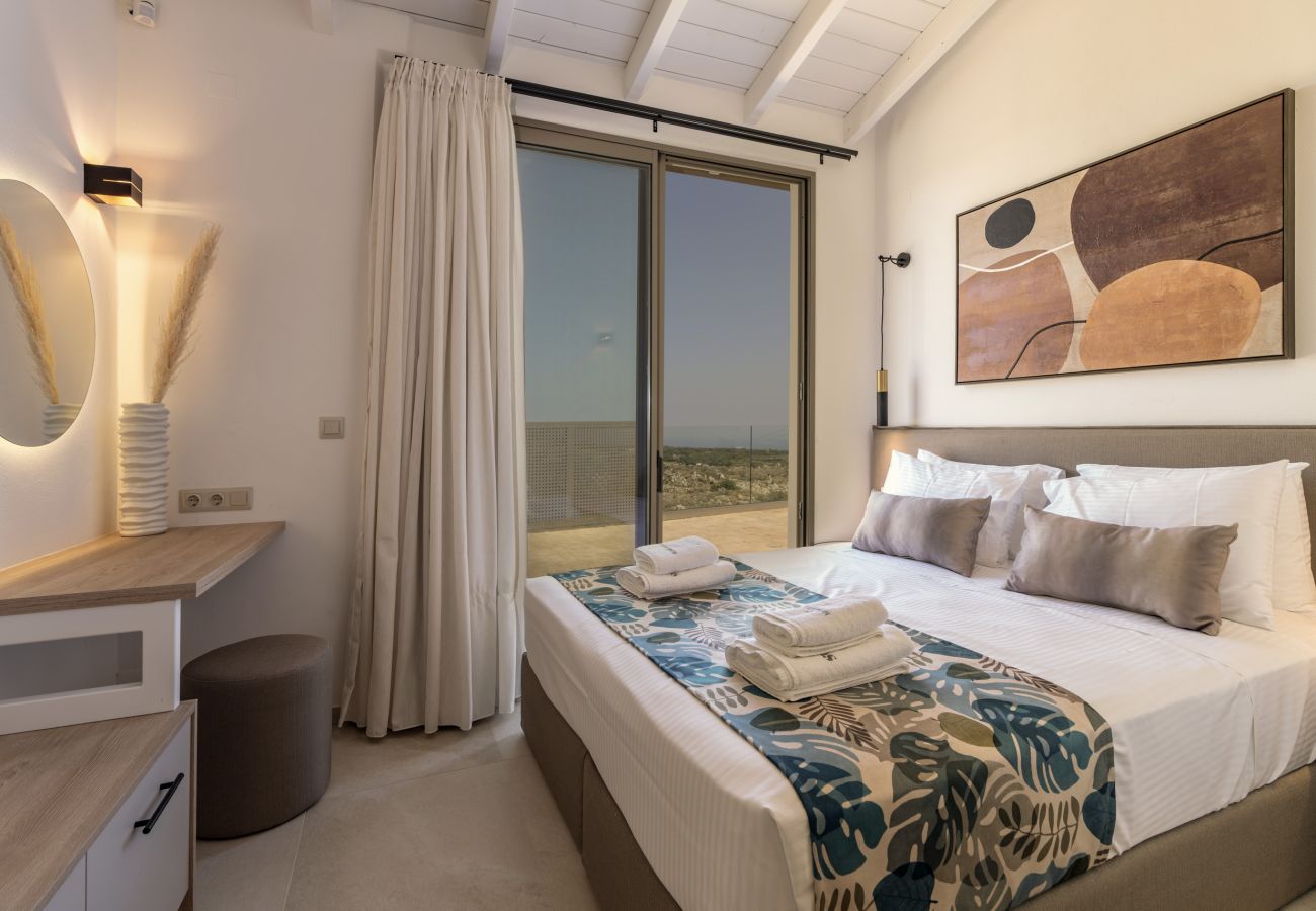 Villa in Atsipopoulo - Luxury Villa Maximos - With Private Heated Pool