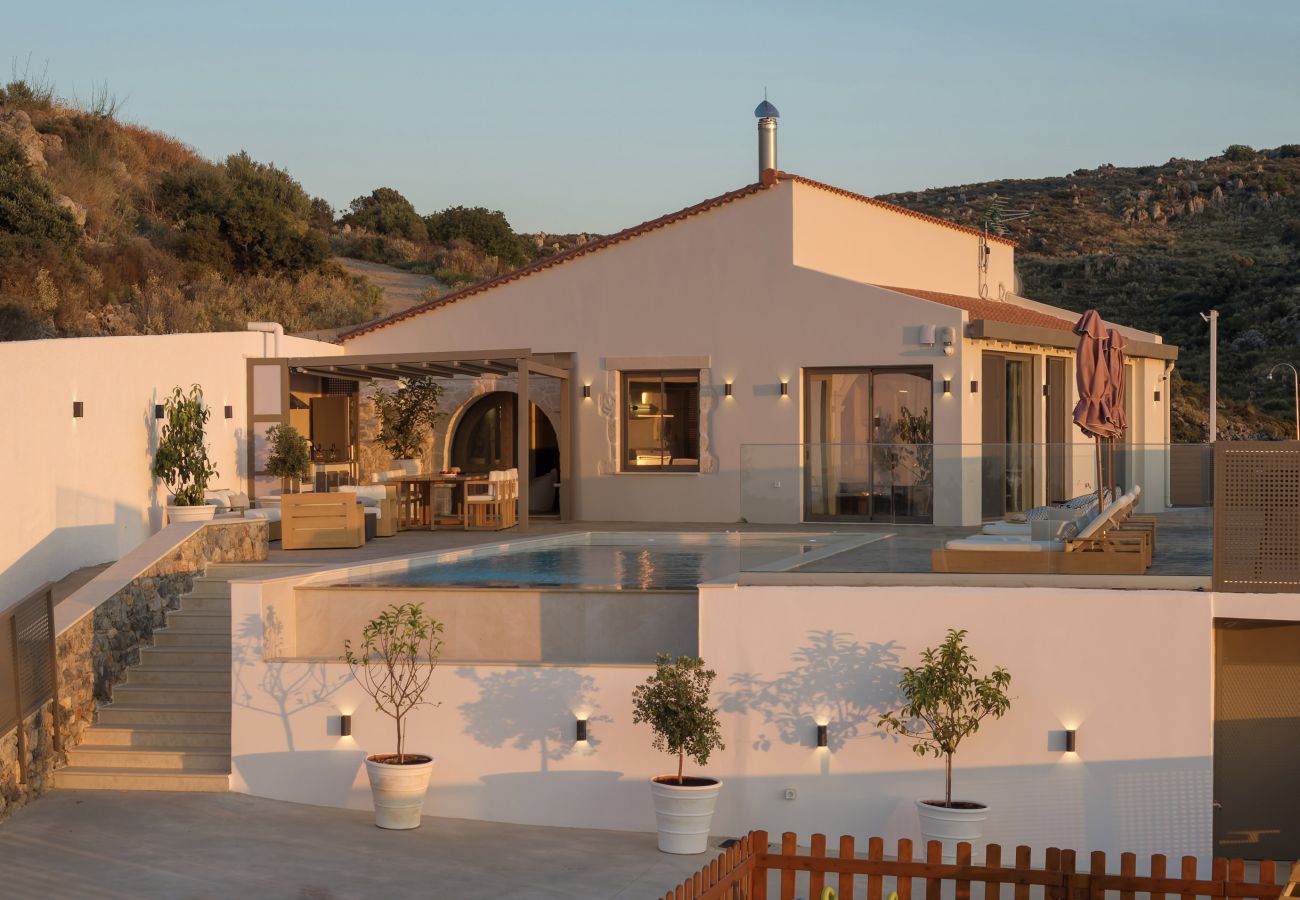 Villa in Atsipopoulo - Luxury Villa Maximos - With Private Heated Pool