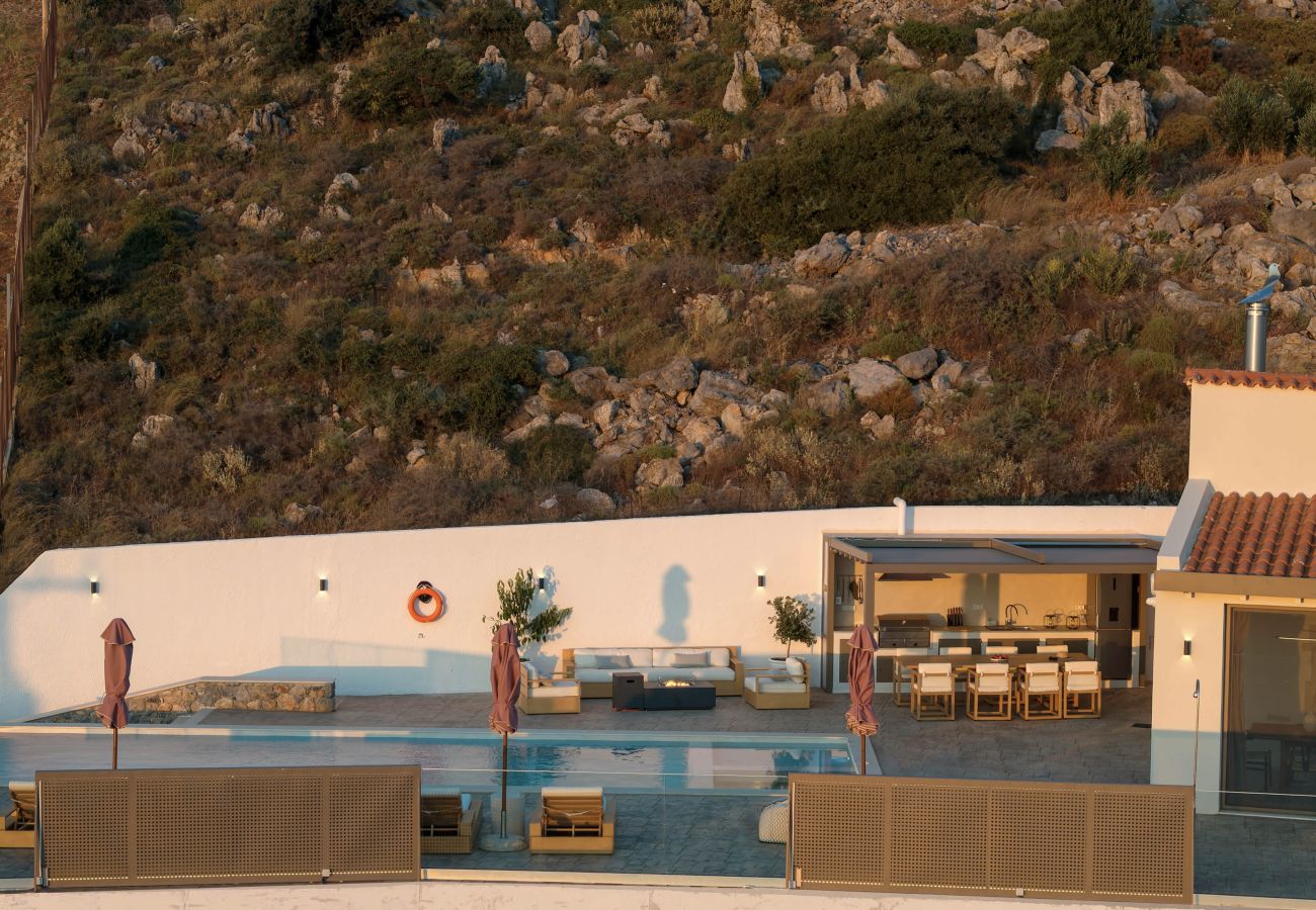 Villa in Atsipopoulo - Luxury Villa Maximos - With Private Heated Pool